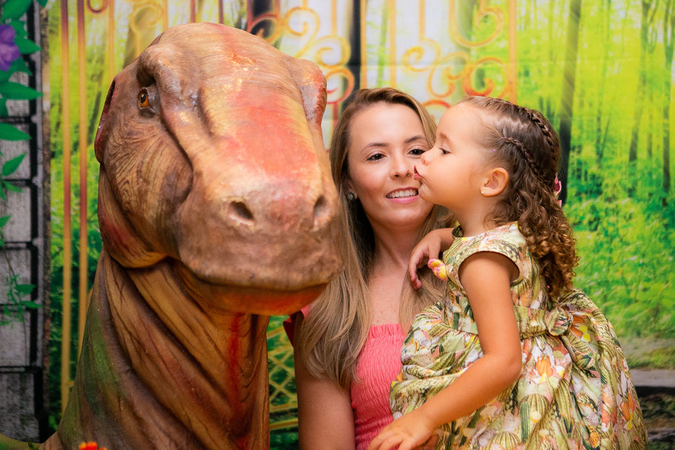 Amanda e os dinossauros Amanda e os dinossauros