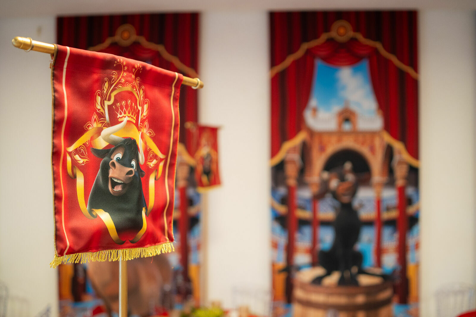 Foto Dois aninhos do João Victor: uma aventura com o Touro Ferdinando Foto Dois aninhos do João Victor: uma aventura com o Touro Ferdinando - Imagem 1