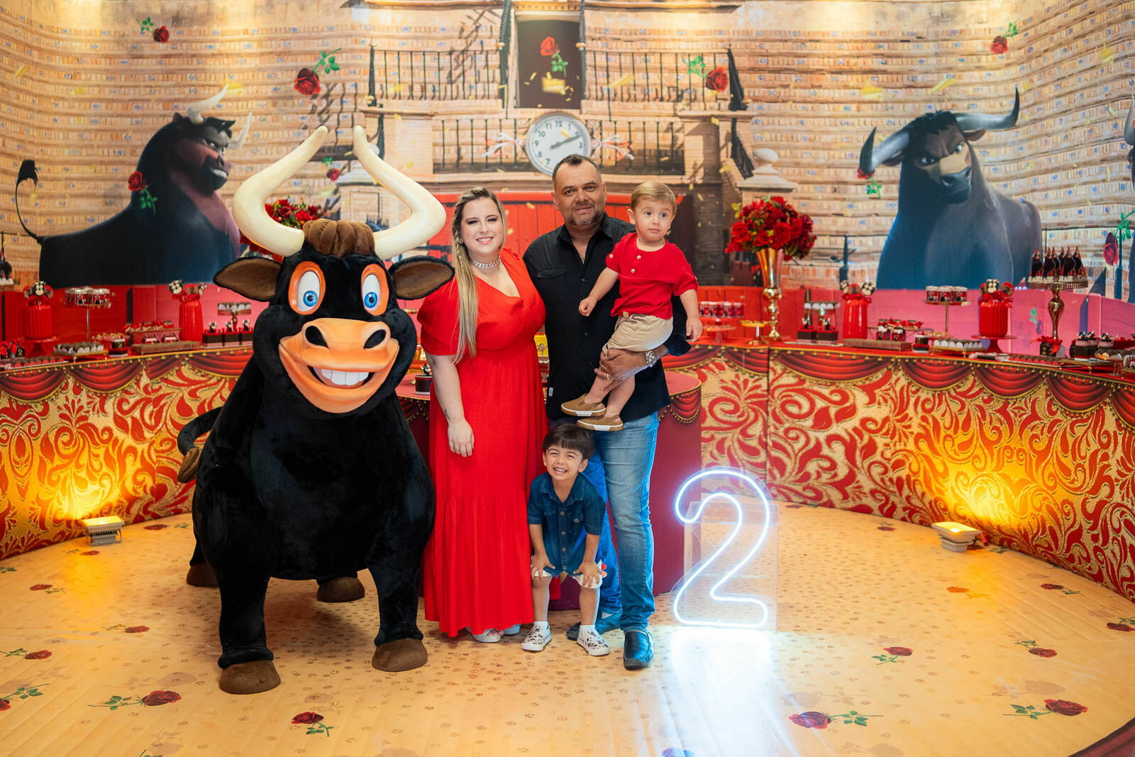 Foto Dois aninhos do João Victor: uma aventura com o Touro Ferdinando Foto Dois aninhos do João Victor: uma aventura com o Touro Ferdinando - Imagem 16