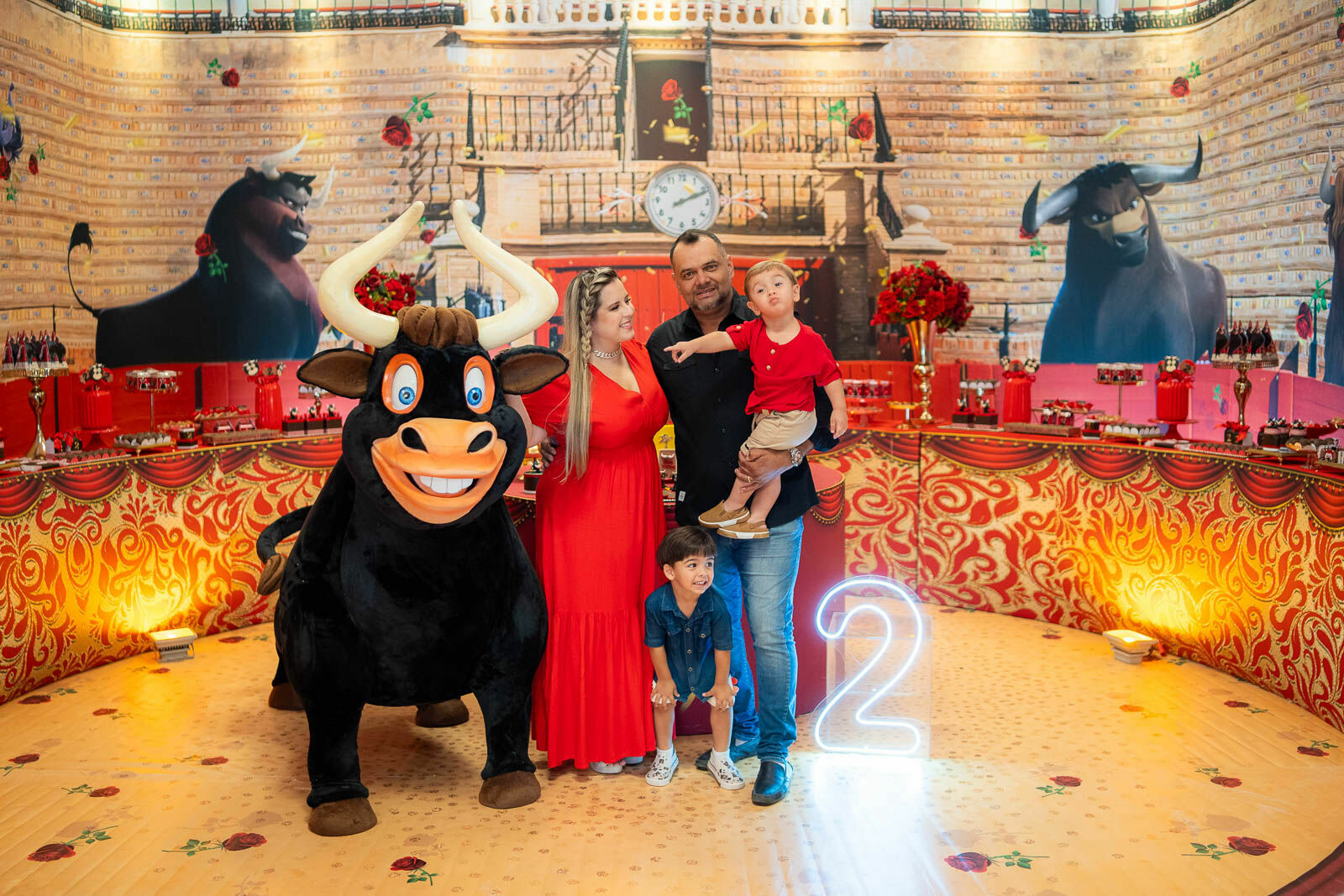 Foto Dois aninhos do João Victor: uma aventura com o Touro Ferdinando Foto Dois aninhos do João Victor: uma aventura com o Touro Ferdinando - Imagem 17