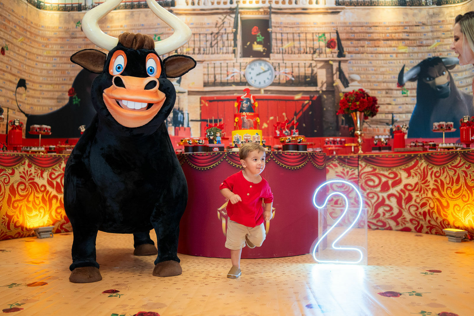 Foto Dois aninhos do João Victor: uma aventura com o Touro Ferdinando Foto Dois aninhos do João Victor: uma aventura com o Touro Ferdinando - Imagem 24