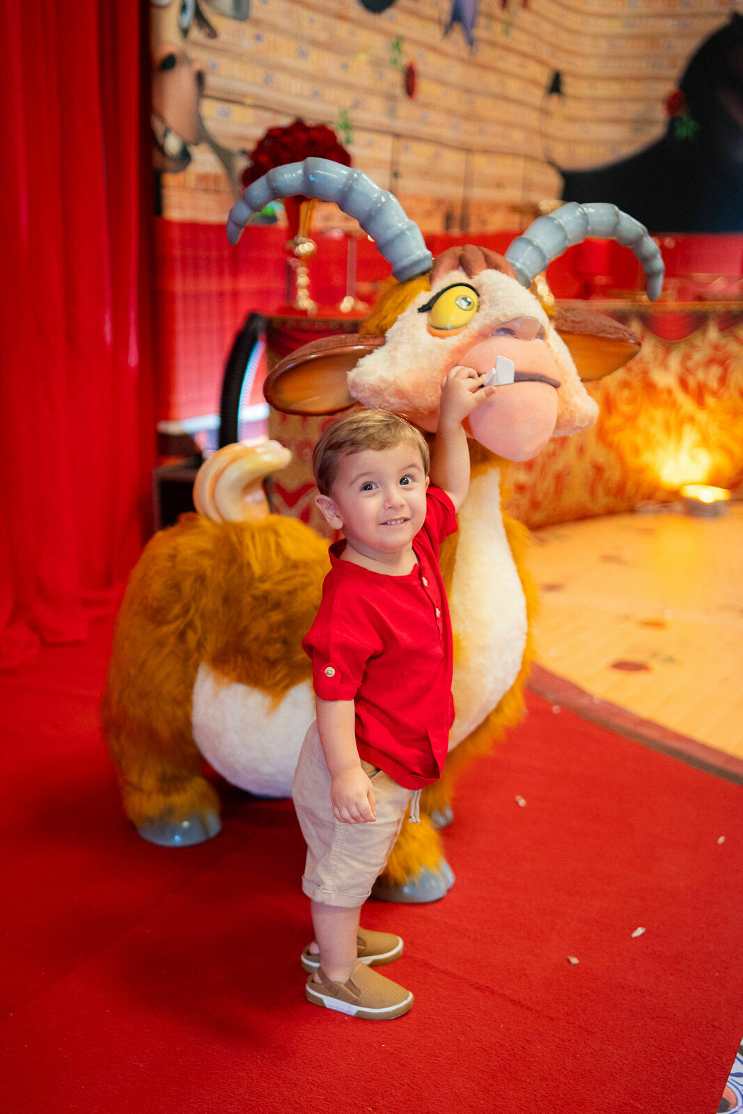 Foto Dois aninhos do João Victor: uma aventura com o Touro Ferdinando Foto Dois aninhos do João Victor: uma aventura com o Touro Ferdinando - Imagem 49