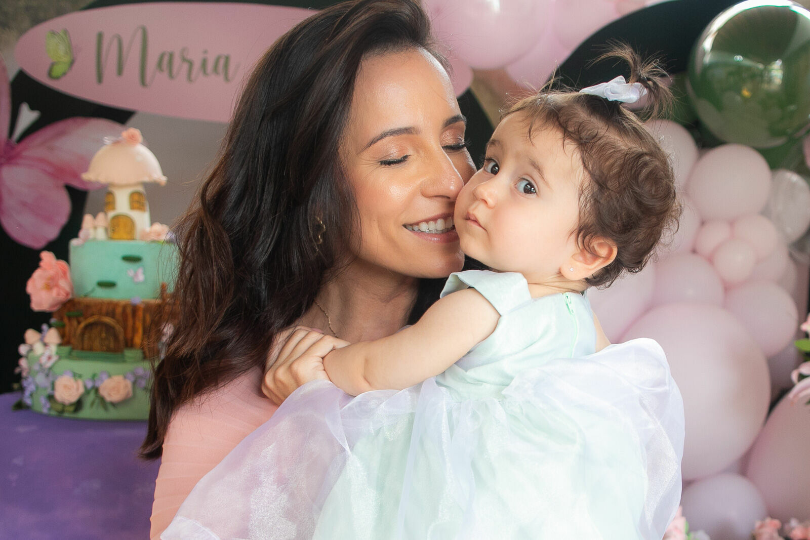Foto Maria Clara e Seu Primeiro Aniversário Encantado: Um Jardim de Borboletas Foto Maria Clara e Seu Primeiro Aniversário Encantado: Um Jardim de Borboletas - Imagem 16
