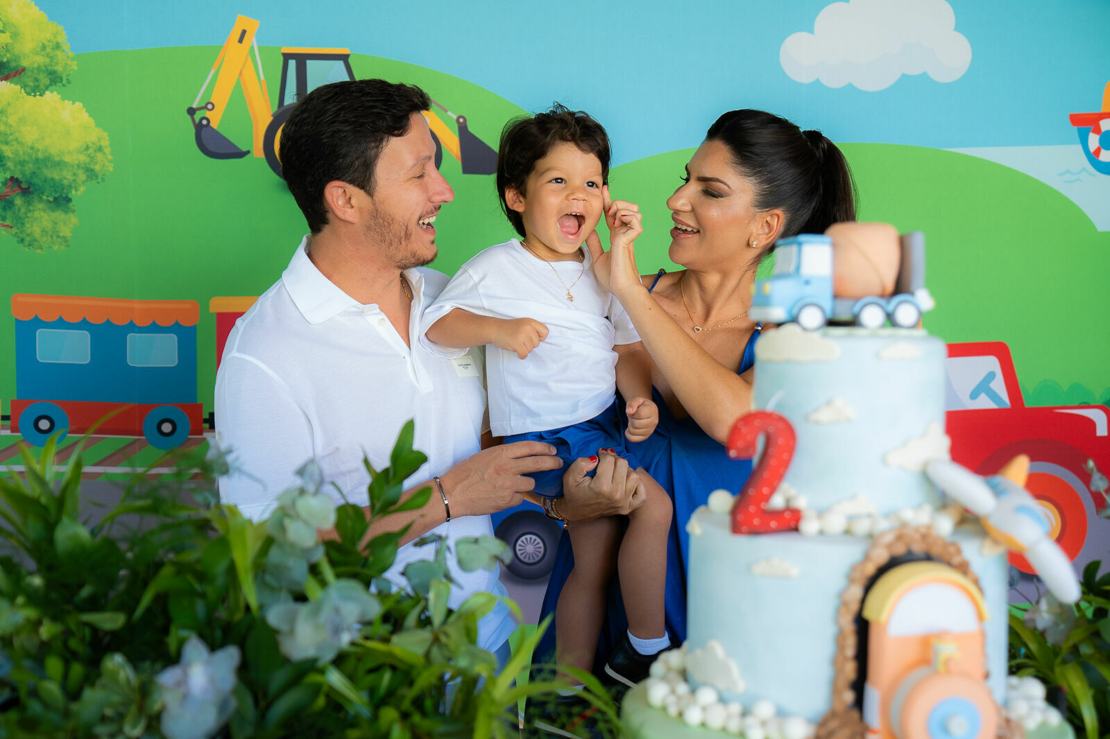 Foto Festa infantil em Brasília com tema meios de transporte: o aniversário de 2 anos do José foi cheio de cor, trator e alegria! Foto Festa infantil em Brasília com tema meios de transporte: o aniversário de 2 anos do José foi cheio de cor, trator e alegria! - Imagem 4