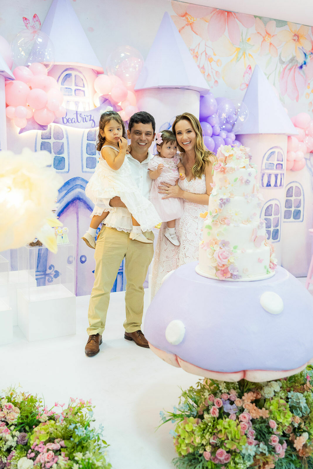 Foto Aniversário de 1 ano da Beatriz encanta com jardim mágico e muita alegria na Amoreira Park Foto Aniversário de 1 ano da Beatriz encanta com jardim mágico e muita alegria na Amoreira Park - Imagem 15