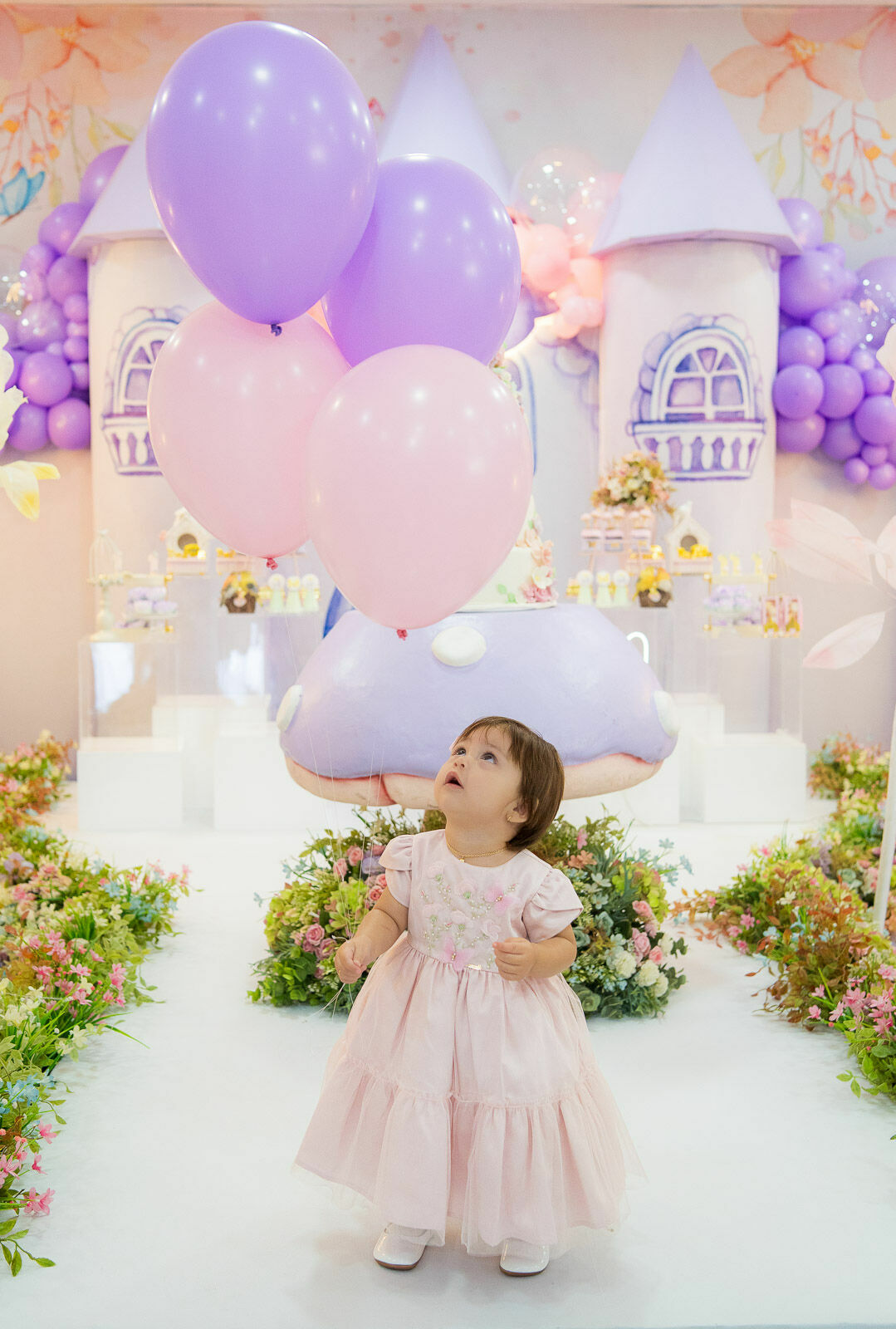 Foto Aniversário de 1 ano da Beatriz encanta com jardim mágico e muita alegria na Amoreira Park Foto Aniversário de 1 ano da Beatriz encanta com jardim mágico e muita alegria na Amoreira Park - Imagem 10