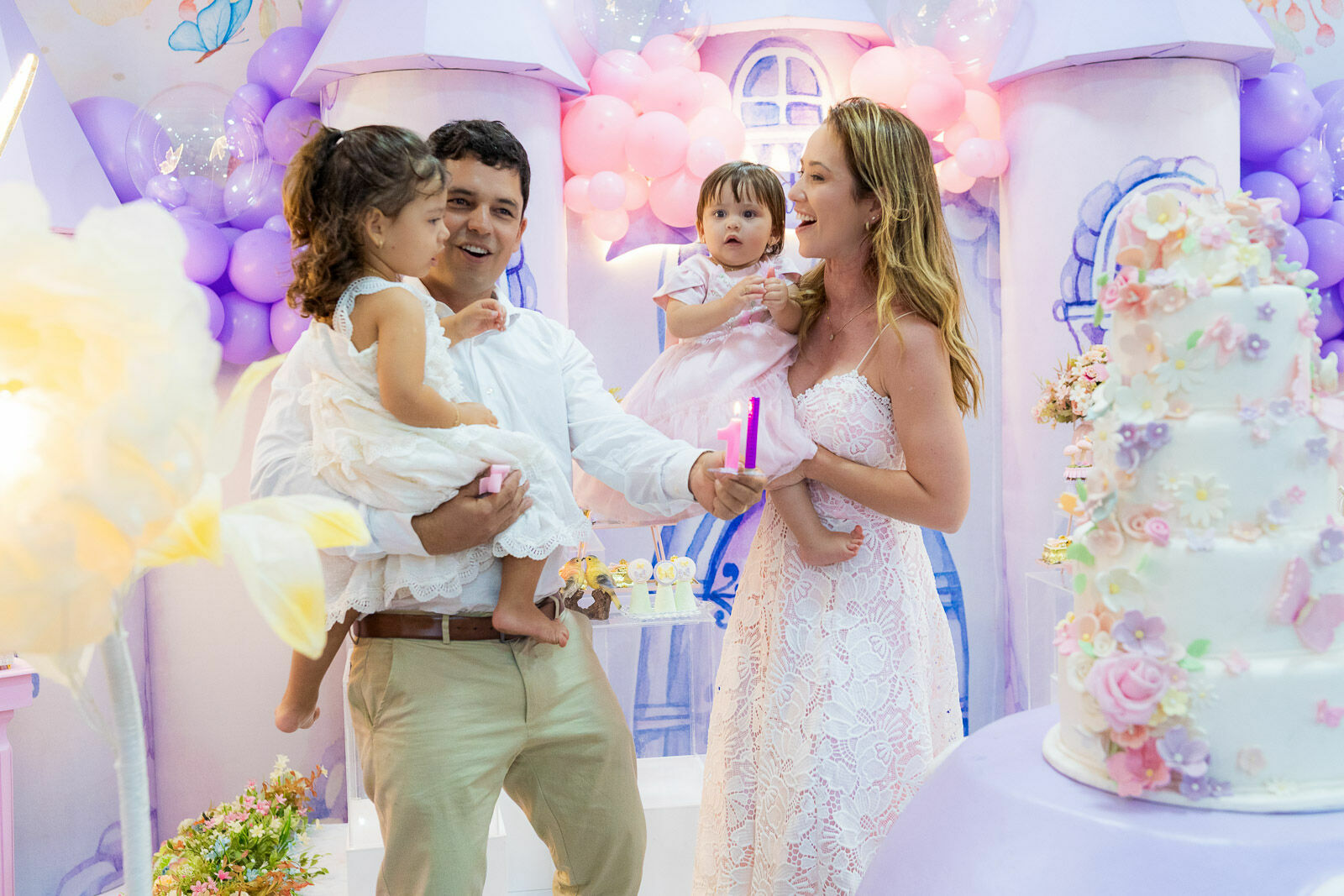 Foto Aniversário de 1 ano da Beatriz encanta com jardim mágico e muita alegria na Amoreira Park Foto Aniversário de 1 ano da Beatriz encanta com jardim mágico e muita alegria na Amoreira Park - Imagem 37
