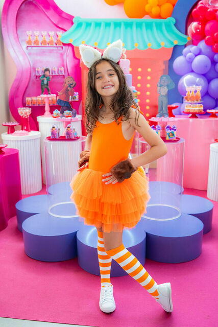 Sarah celebrou seus 8 anos em um dia de spa, cor e alegria com as amigas da escola Sarah celebrou seus 8 anos em um dia de spa, cor e alegria com as amigas da escola