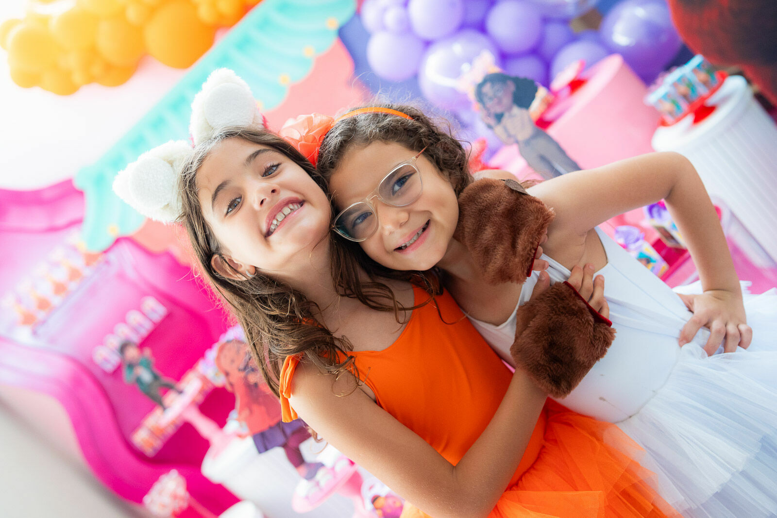 Foto Sarah celebrou seus 8 anos em um dia de spa, cor e alegria com as amigas da escola Foto Sarah celebrou seus 8 anos em um dia de spa, cor e alegria com as amigas da escola - Imagem 22