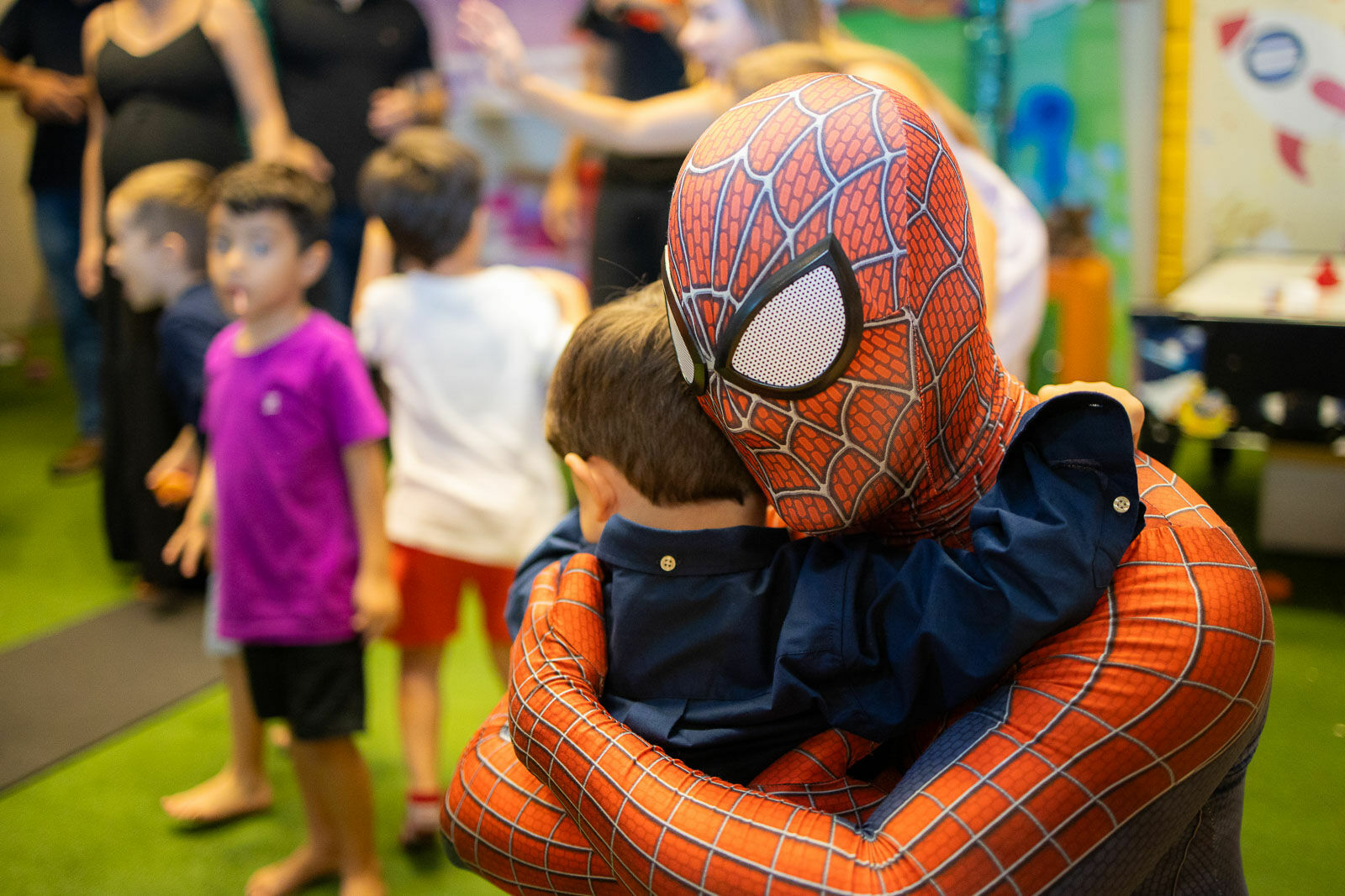 Foto Felipe, o aniversário e a visita surpreendente do Homem-Aranha com lanternas no escuro Foto Felipe, o aniversário e a visita surpreendente do Homem-Aranha com lanternas no escuro - Imagem 8