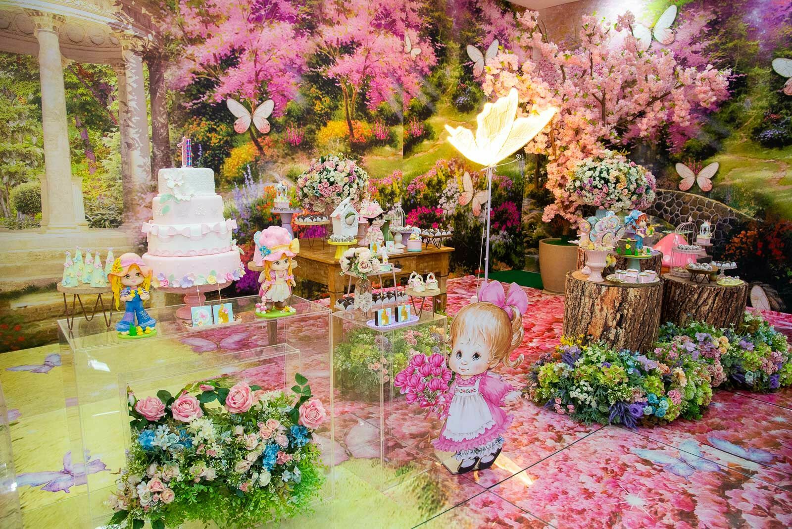 Foto Com um aninho, Liz já era a flor mais rara do seu próprio jardim. Foto Com um aninho, Liz já era a flor mais rara do seu próprio jardim. - Imagem 6