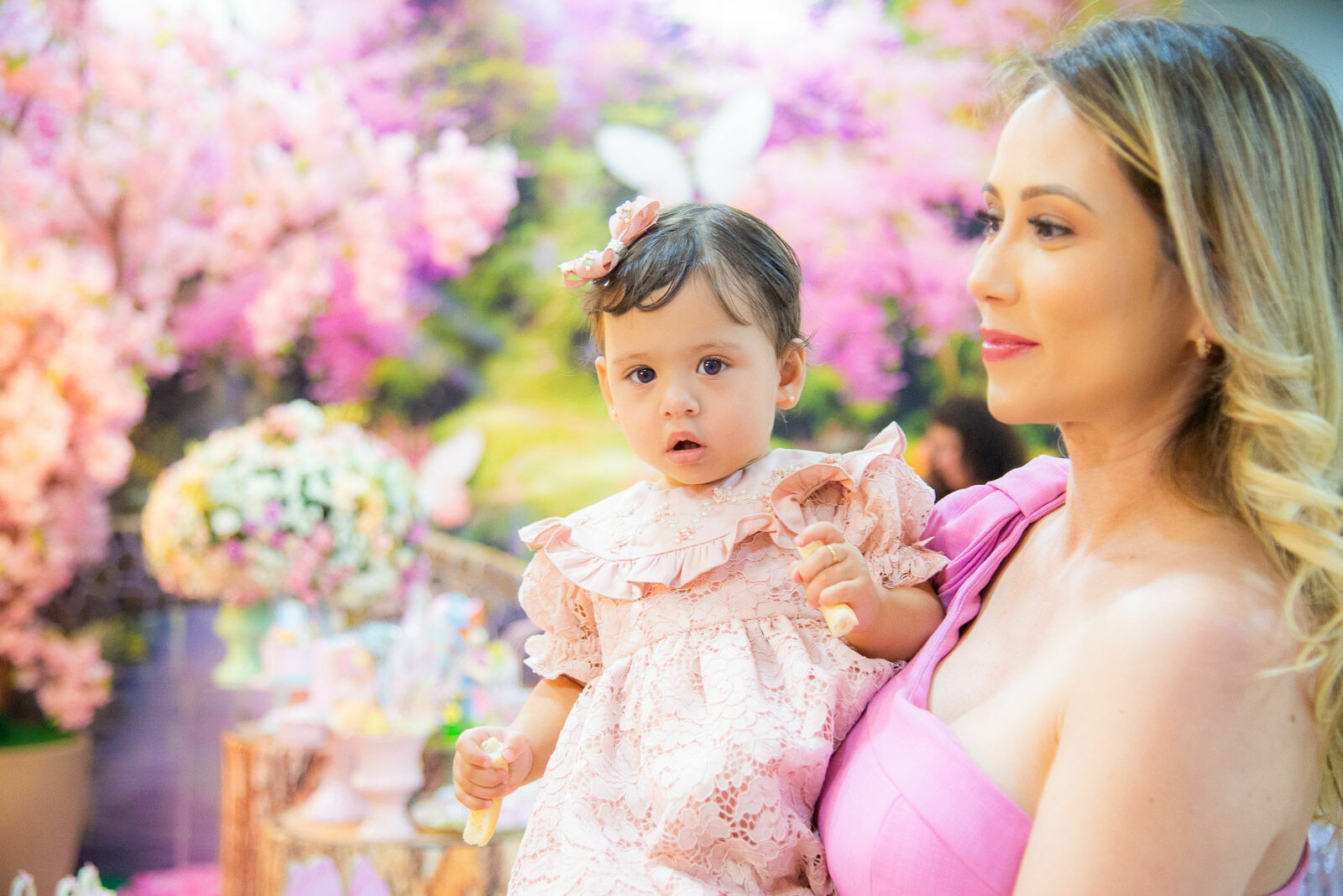 Foto Com um aninho, Liz já era a flor mais rara do seu próprio jardim. Foto Com um aninho, Liz já era a flor mais rara do seu próprio jardim. - Imagem 8