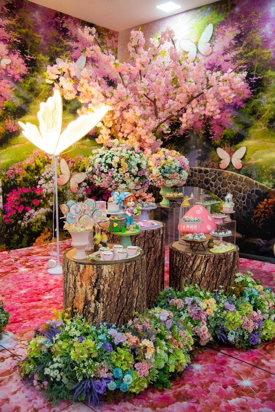 Foto Com um aninho, Liz já era a flor mais rara do seu próprio jardim. Foto Com um aninho, Liz já era a flor mais rara do seu próprio jardim. - Imagem 2