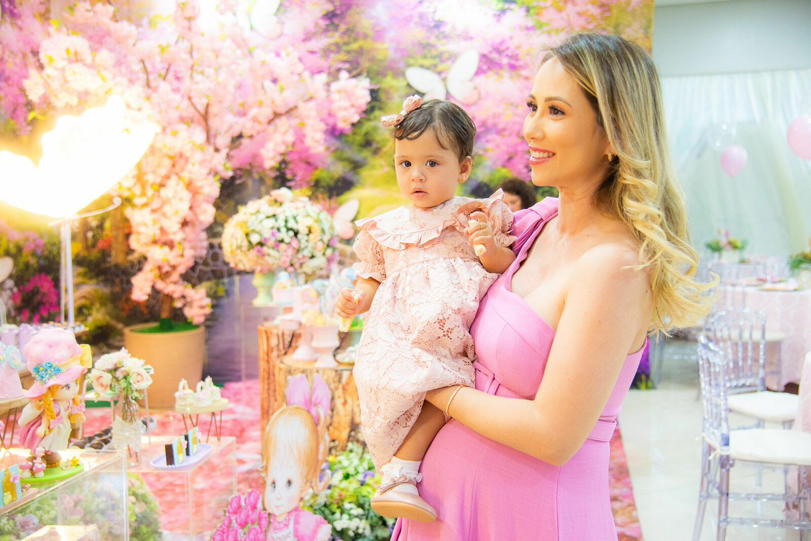 Foto Com um aninho, Liz já era a flor mais rara do seu próprio jardim. Foto Com um aninho, Liz já era a flor mais rara do seu próprio jardim. - Imagem 7