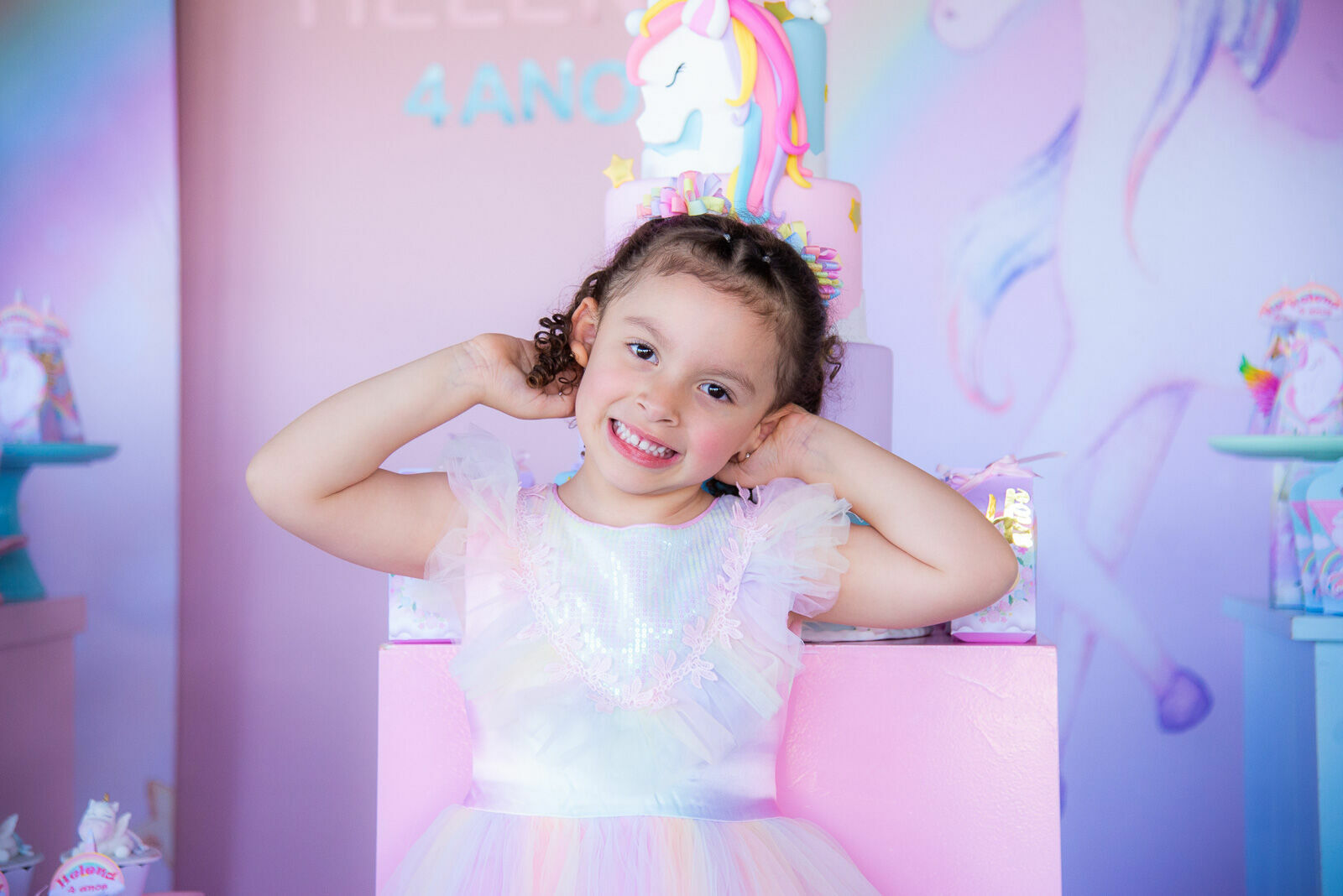Foto O Mundo Mágico de Helena: Um Aniversário de Unicórnio Cheio de Encanto Foto O Mundo Mágico de Helena: Um Aniversário de Unicórnio Cheio de Encanto - Imagem 10
