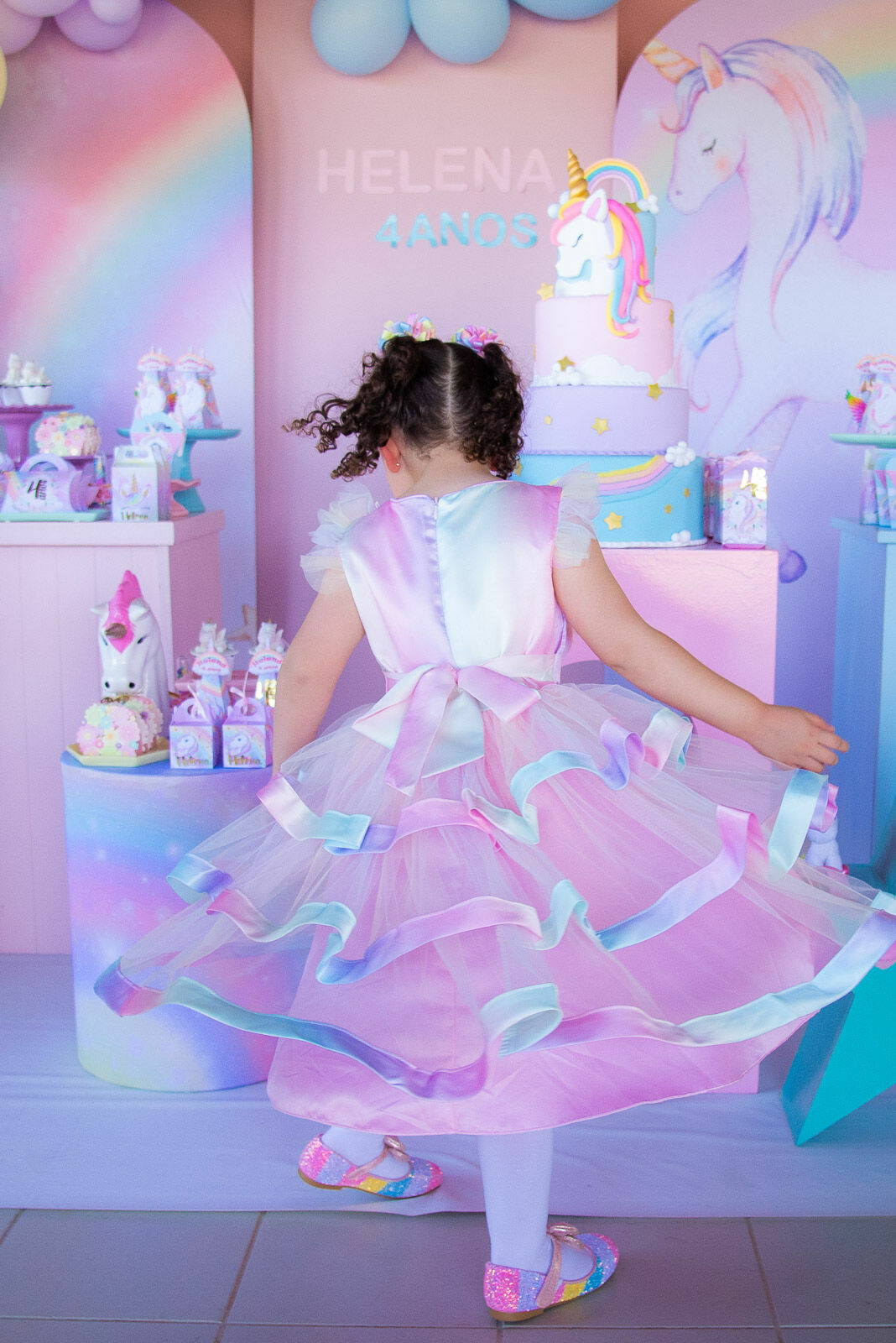 Foto O Mundo Mágico de Helena: Um Aniversário de Unicórnio Cheio de Encanto Foto O Mundo Mágico de Helena: Um Aniversário de Unicórnio Cheio de Encanto - Imagem 11
