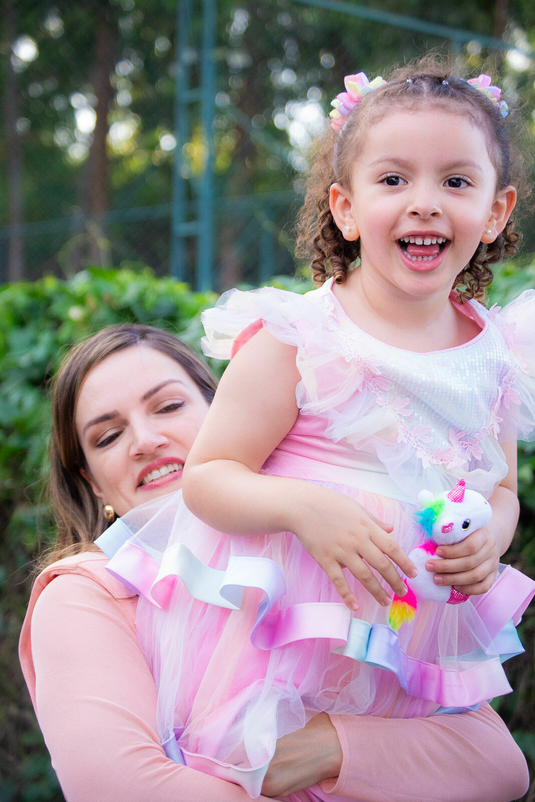Foto O Mundo Mágico de Helena: Um Aniversário de Unicórnio Cheio de Encanto Foto O Mundo Mágico de Helena: Um Aniversário de Unicórnio Cheio de Encanto - Imagem 28