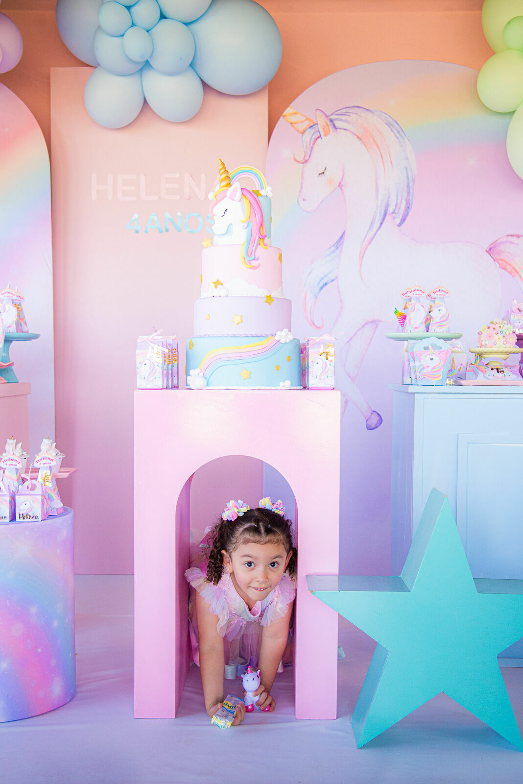 Foto O Mundo Mágico de Helena: Um Aniversário de Unicórnio Cheio de Encanto Foto O Mundo Mágico de Helena: Um Aniversário de Unicórnio Cheio de Encanto - Imagem 9
