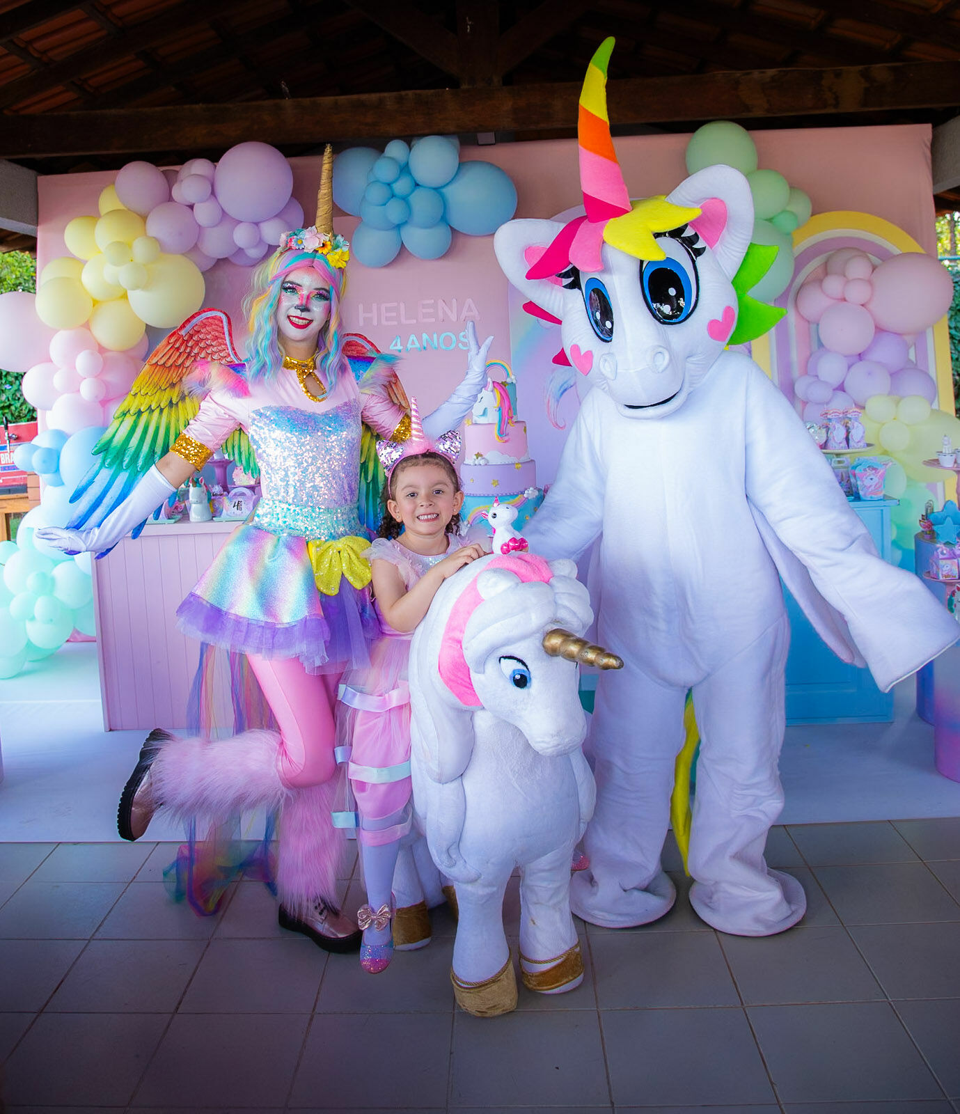 Foto O Mundo Mágico de Helena: Um Aniversário de Unicórnio Cheio de Encanto Foto O Mundo Mágico de Helena: Um Aniversário de Unicórnio Cheio de Encanto - Imagem 26