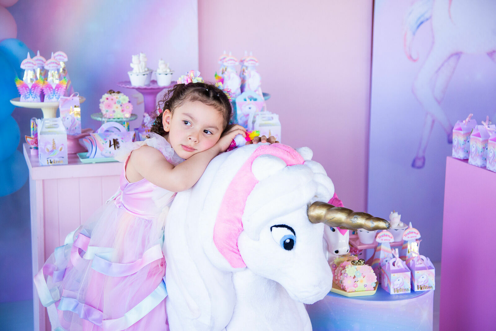 Foto O Mundo Mágico de Helena: Um Aniversário de Unicórnio Cheio de Encanto Foto O Mundo Mágico de Helena: Um Aniversário de Unicórnio Cheio de Encanto - Imagem 4