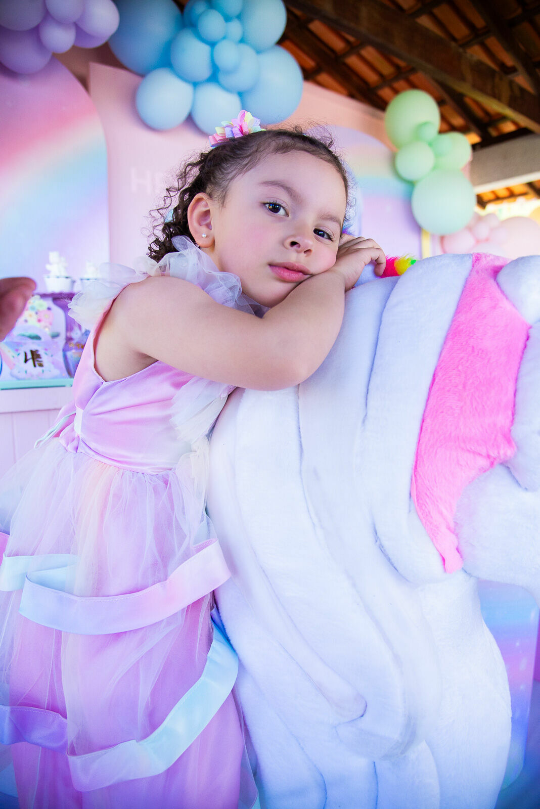 Foto O Mundo Mágico de Helena: Um Aniversário de Unicórnio Cheio de Encanto Foto O Mundo Mágico de Helena: Um Aniversário de Unicórnio Cheio de Encanto - Imagem 5